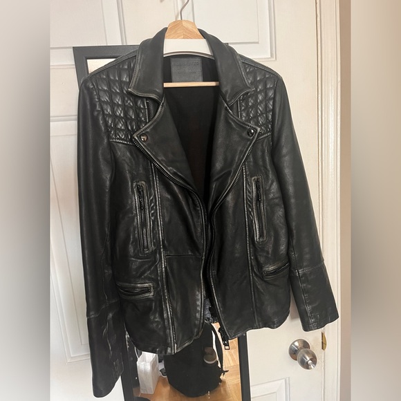 Barely worn. I’m selling because it grew out of it - Picture 1 of 7